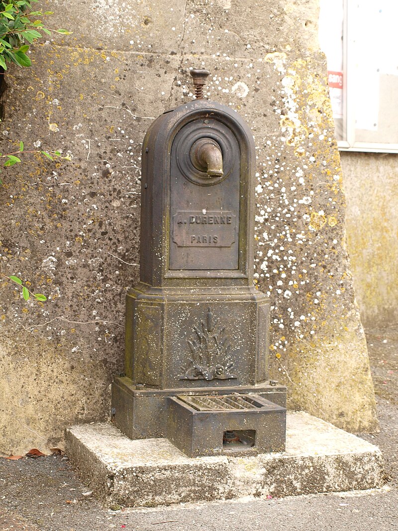 La Neuville-en-Tourne-à-Fuy-FR-08-fontaine-01.JPG