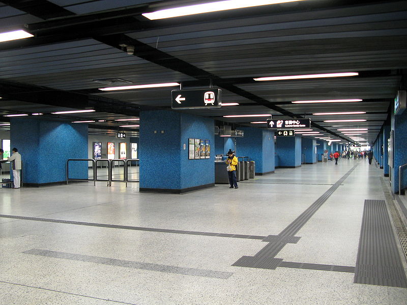 File:Lam Tin Station Concourse.jpg