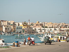 Panorama gradića Lampedusa i njegove luke
