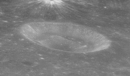 Oblique Apollo 12 image Leakey crater AS12-52-7714.jpg