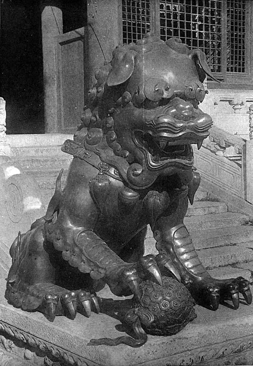 Lion en bronze au Palais Impérial