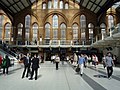 Liverpool Street station - west end of concourse 01.jpg