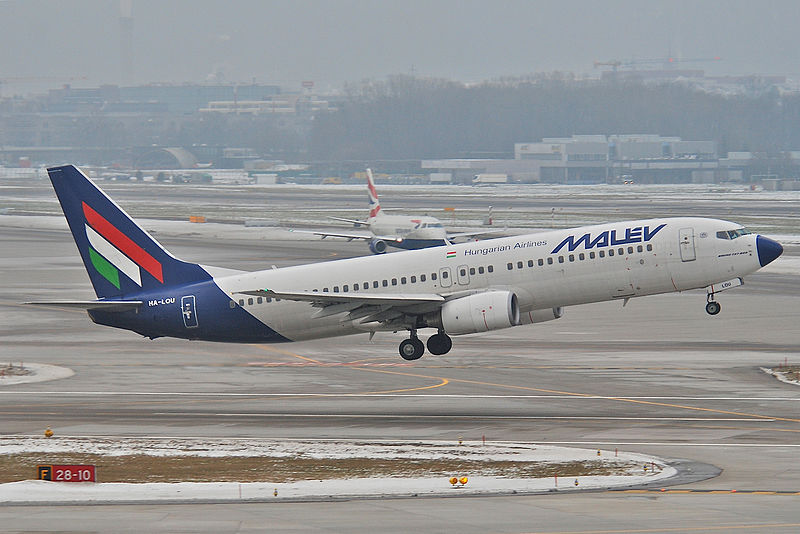 File:MALEV Hungarian Airlines Boeing 737-800; HA-LOU@ZRH;16.01.2010 561bb (7170394317).jpg