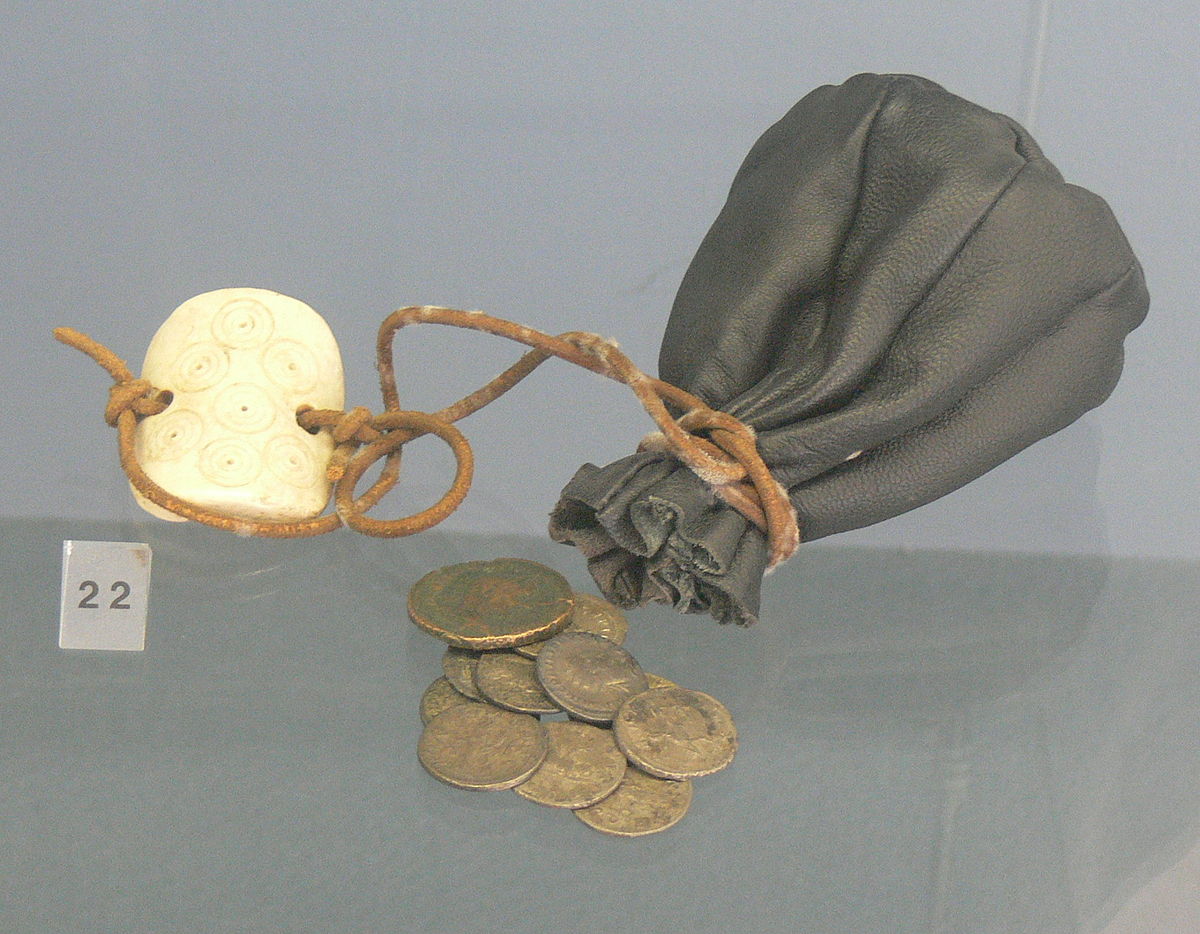 The coin pouch.