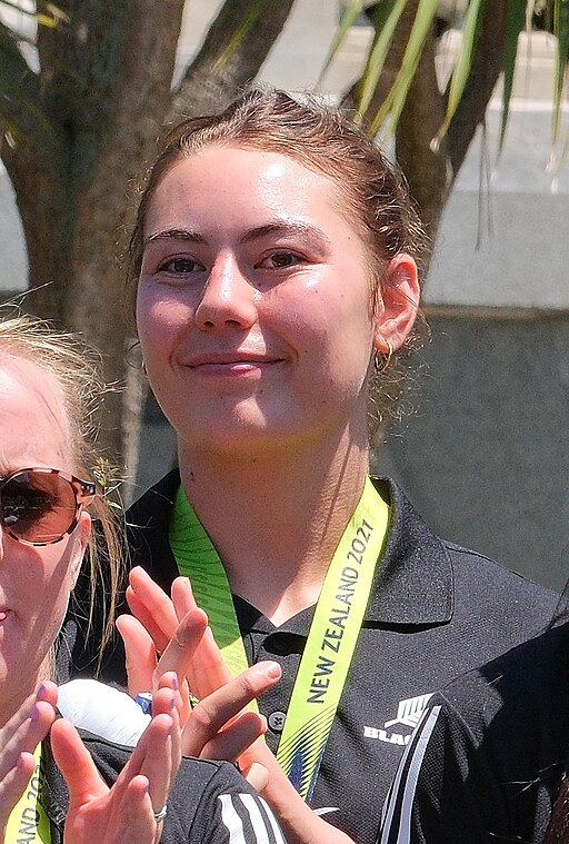 Maiakawanakaulani Roos with RWC medal