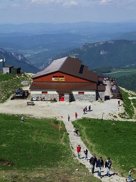 File:Malá Fatra by Pudelek 05 - upper station of the gondola lift.JPG