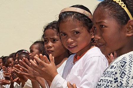 Tập tin:Malagasy girls Madagascar Merina.jpg