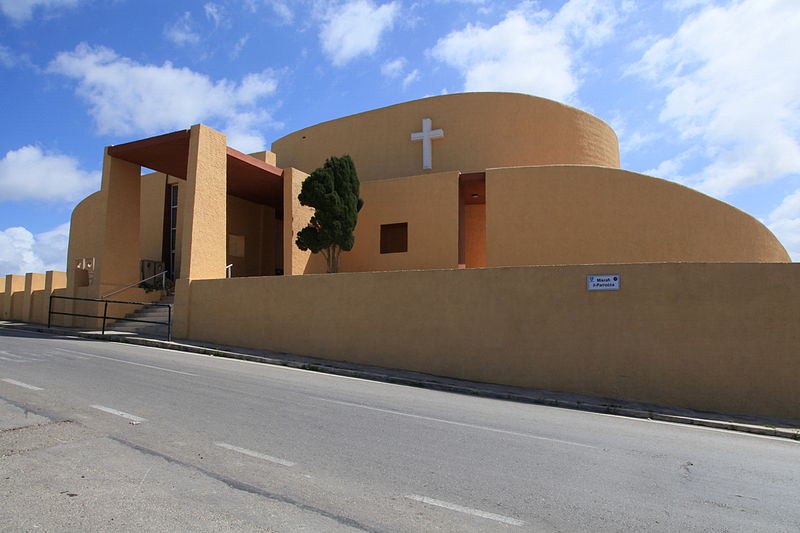 File:Malta - Mellieha-Manikata + Triq Mellieha - Misrah il-Parrocca - Manikata Parish Church 01 ies.jpg