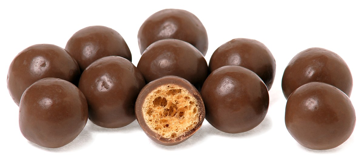 File:Maltesers-Pile-and-Split.jpg - Wikipedia