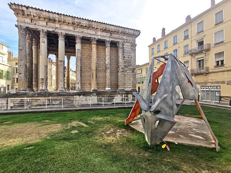 File:Marguerite et le temple.jpg