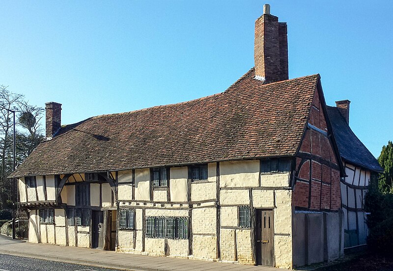 File:Mason's Court, Stratford-upon-Avon.jpg