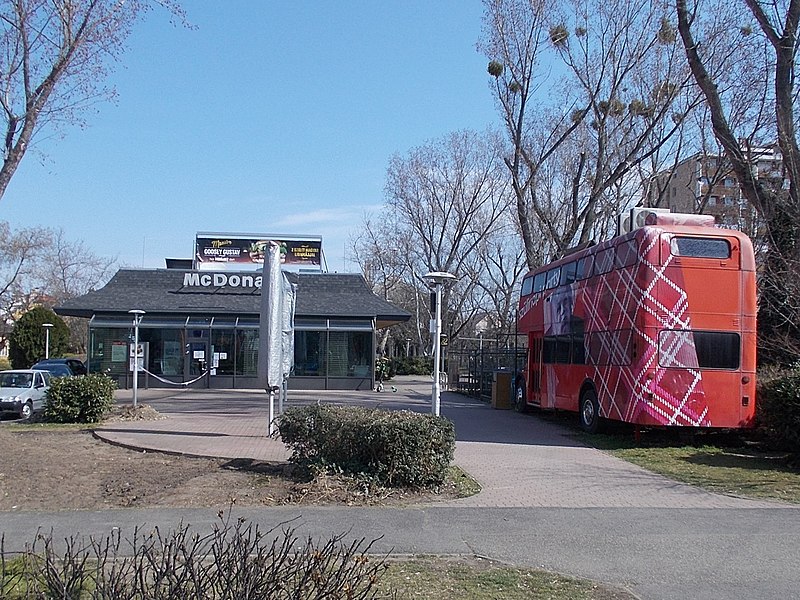 File:McDonald's, Egressy Platz, 2021 Alsórákos.jpg