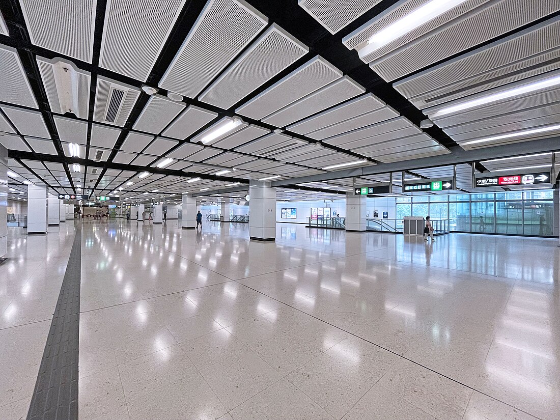 File:Mei Foo Station Tuen Ma Line concourse 2021 06 part1.jpg