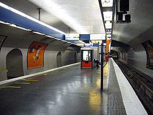 Metro Paris - Ligne 13 - Station Invalides (12).jpg