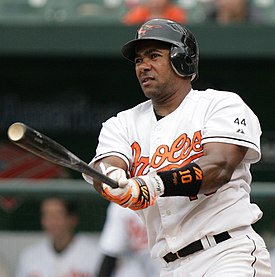 Miguel Tejada, Twins'e karşı vuruş yapıyor 9-24-06.jpg