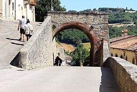 Vista dall'arco del granaio.