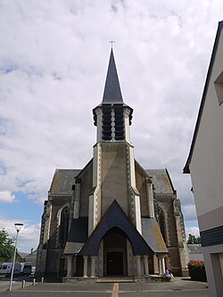 Mozé-sur-Louet 49 église Saint-Samson vue extérieure.jpg