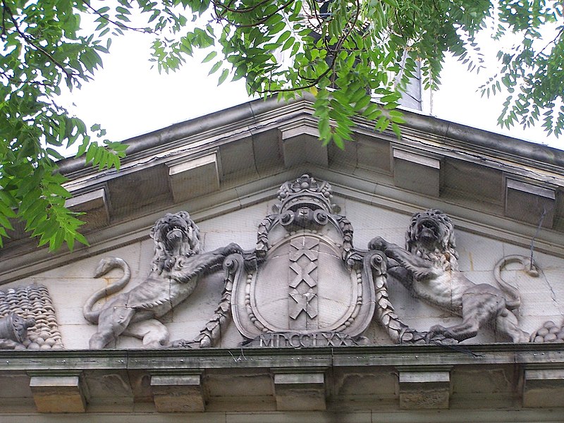 File:Muiderpoort SE tympanum.jpg