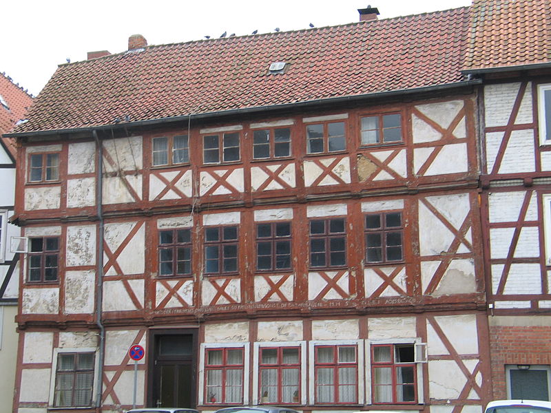 Datei:Nicht-renoviertes-Haus in Wolfenbuettel.JPG