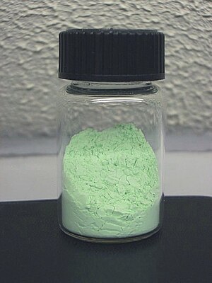 Bluaj kristaloj de nikela (II) karbonato