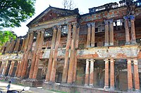 Nimitita Rajbari ruined front facade 05.jpg