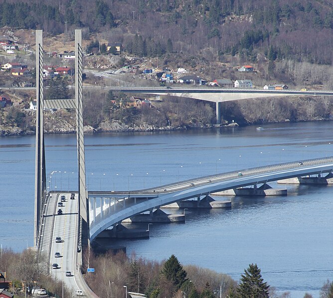 File:Nordhordalandsbrua towards north.jpg