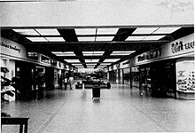 Center Court of Oglethorpe Mall, 1977. Oldoglmall.jpg