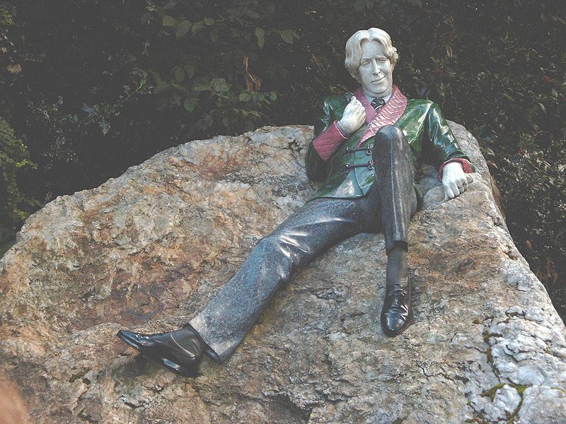 File:Oscar Wilde Statue.JPG
