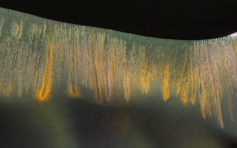 File:PIA20736 Glowing Gullies in Kaiser Crater Dunes.jpg