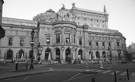 East facade and the Pavillon des Abonnés