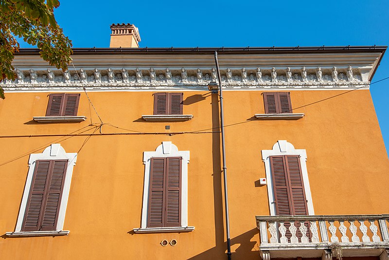 File:Palazzo Roveglio Piazza Tebaldo Brusato Brescia.jpg