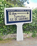 Panneau « monuments historiques et sites », indiquant le Cairn de Gavrinis.