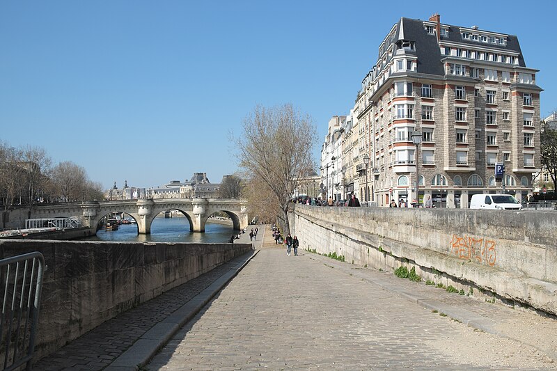 File:Paris 1er Quai des Orfèvres Pont Neuf 759.jpg