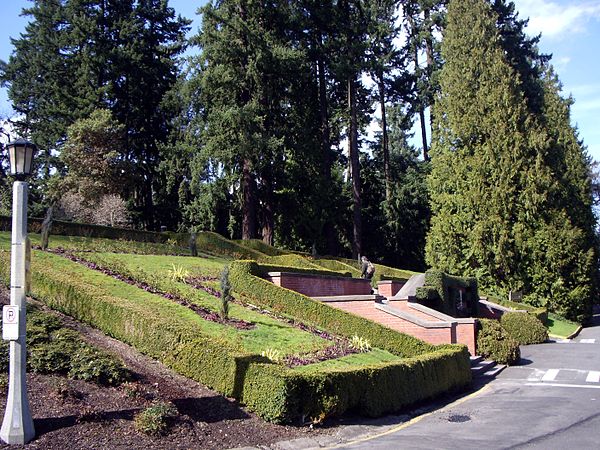 The park's main entrance, 2006