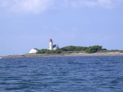 Le phare de la Pointe des Chats vu de la mer.