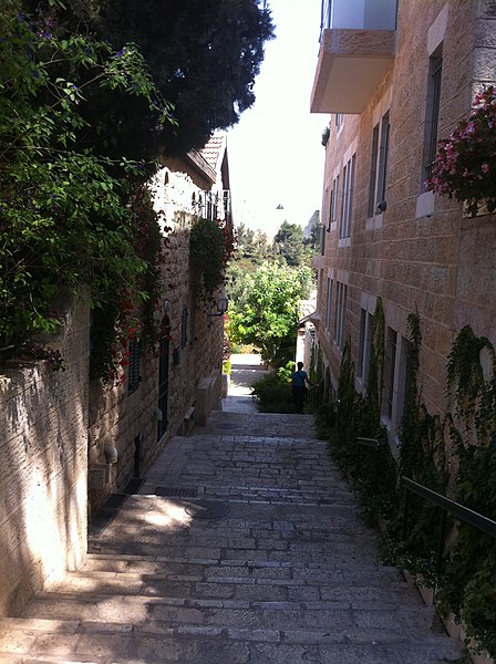 File:PikiWiki Israel 14778 alley in yemin moshe.JPG