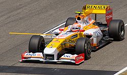 2009年スペインGPでのR29ネルソン・ピケがドライブ