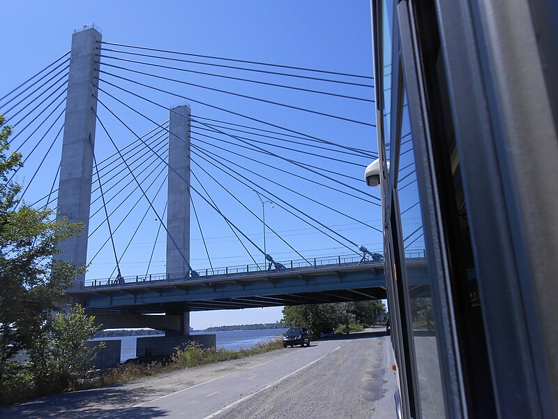 File:Pont Olivier-Charbonneau 01.JPG