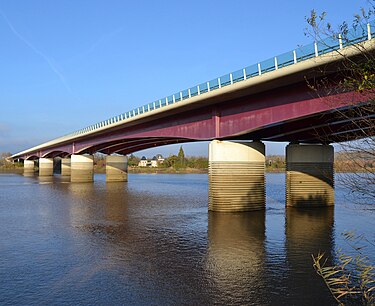 The tidal bore's viaduct allows the A89 motorway to cross the Dordogne, between Fronsac (on the right bank) and Arveyres Pont du Mascaret, Gironde.jpg