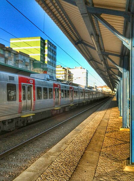 File:Portela de Sintra train station (13035903853).jpg