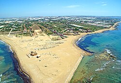 Les trois sommets de la Sicile: au-dessus, Capo Peloro (nord-est); au milieu, Capo Boeo (ouest); ci-dessous, Capo Passero (sud-est)