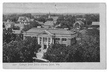 Frente: Foto da Biblioteca Pública Carnegie Beloit.  Verso: Endereçado à Biblioteca Pública Columbus, GA