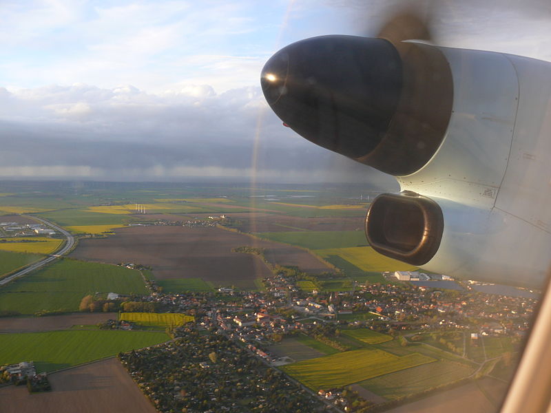 File:Pratt & Whitney Canada PW100 Dash 8 OE-LGD 02.JPG