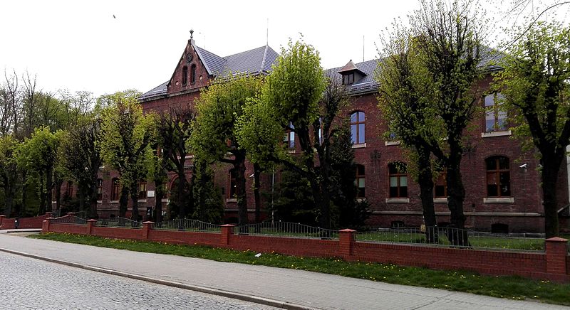 File:Prudnik, Zespół Szkół Ogólnokształcących nr 1, 2017.04.25 (01).jpg