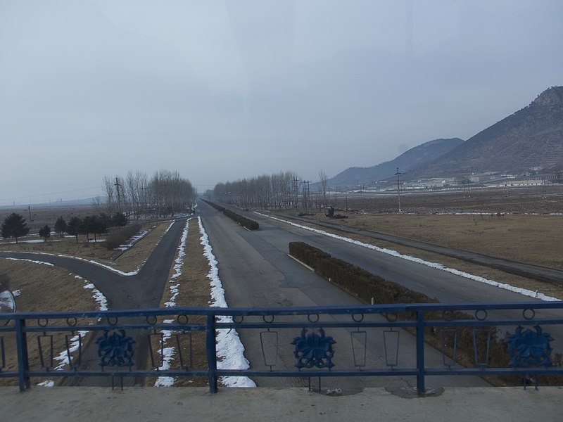 File:Pyongyang - Kaesong Hwy, North Hwanghae, North Korea - panoramio (58).jpg