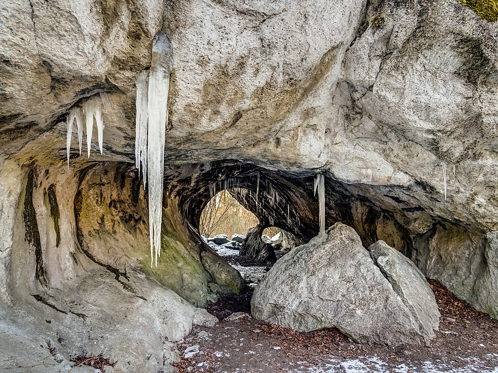 Quackenschloss mit Eiszapfen 2140120 HDR-2.jpg