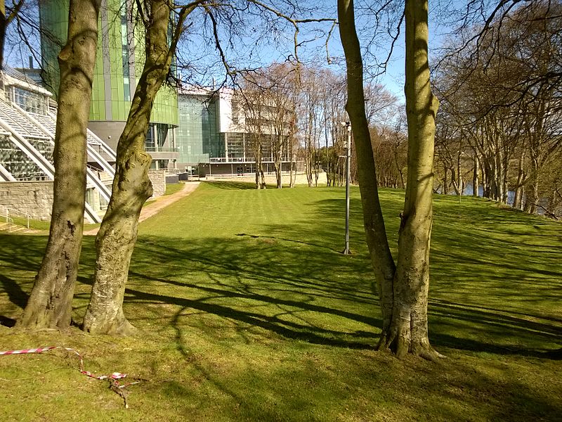 File:RGU campus parkland, April 2014.jpg