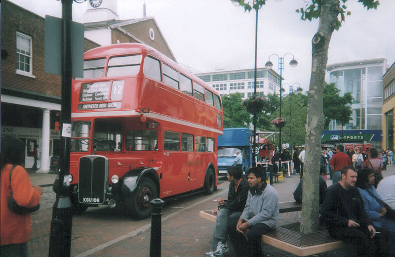 File:RT bus outside Uxbridge station.jpg