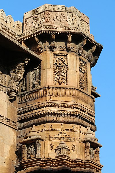 File:Rani Rupavati's Mosque 07.jpg