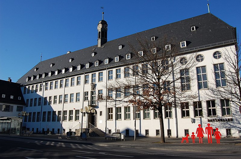 File:Rathaus Ruesselsheim.jpg